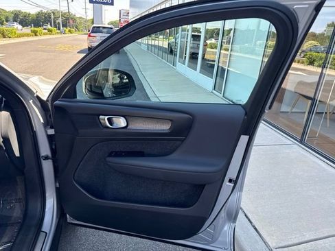 Certified 2025 Volvo XC40 B5 Plus AWD/4WD image 14