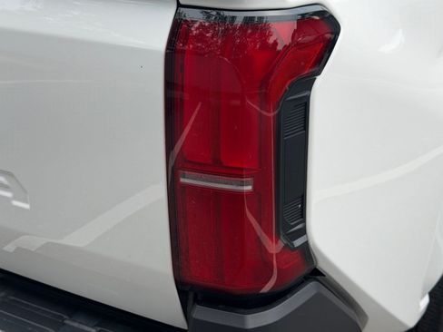 Used 2025 Toyota Tacoma SR AWD/4WD image 13