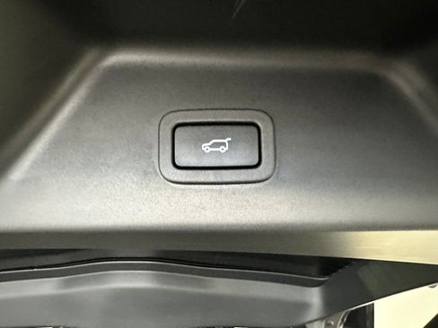 Used 2020 Land Rover Range Rover HSE image 38