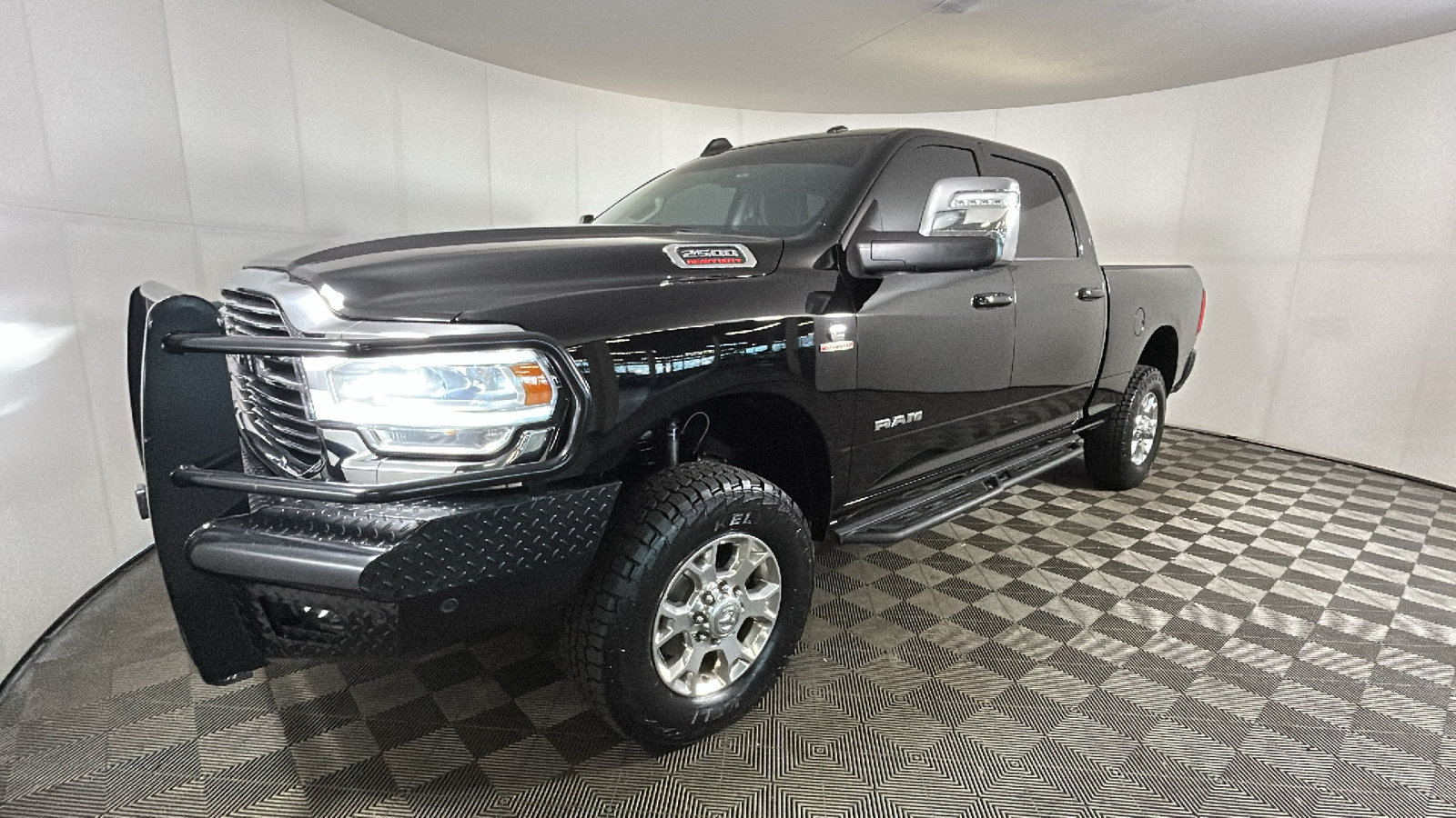 Used 2024 RAM 2500 Laramie AWD/4WD image 8