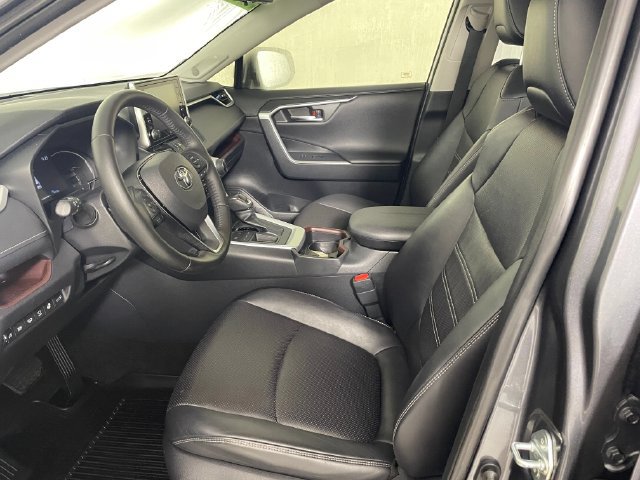 Used 2019 Toyota RAV4 Limited w/ Advanced Technology Package FWD image 2