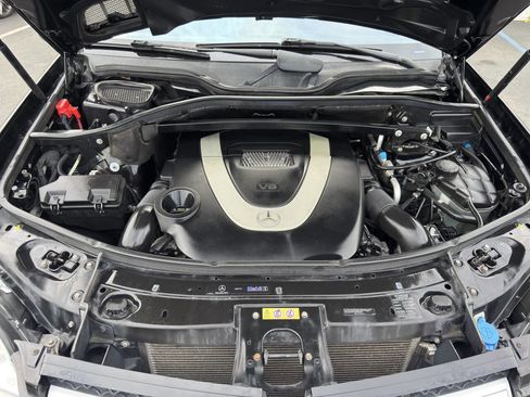 Used 2012 Mercedes-Benz GL 550 4MATIC image 35