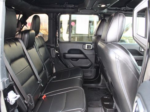 Used 2018 Jeep Wrangler Unlimited Sahara image 15