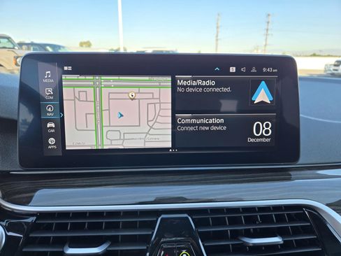 Used 2022 BMW 530e image 11