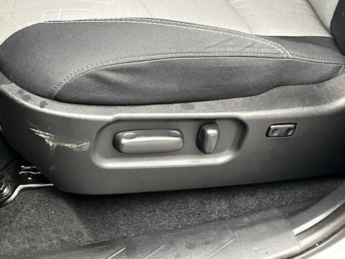 Used 2021 Toyota Tacoma TRD Sport w/ Technology Package image 9