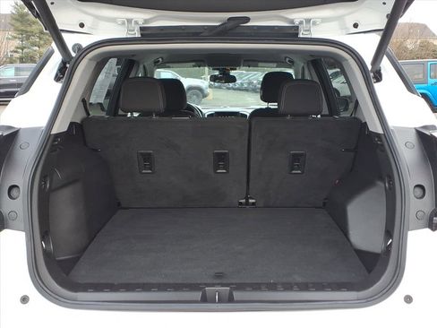 Used 2022 GMC Terrain SLE w/ Driver Convenience Package image 16