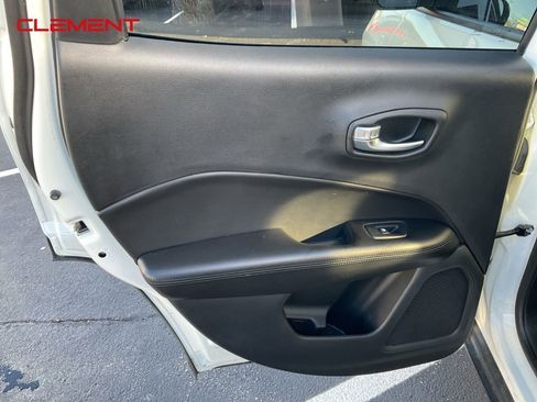 Used 2021 Jeep Compass Latitude image 17