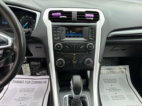 Used 2014 Ford Fusion SE w/ Equipment Group 201A FWD image 18