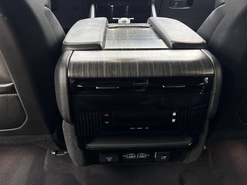Used 2024 Jeep Wagoneer L Series II RWD image 74