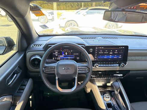 Used 2025 Chevrolet Colorado ZR2 w/ Midnight Edition image 13