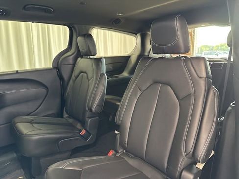 New 2026 Chrysler Pacifica Select image 39