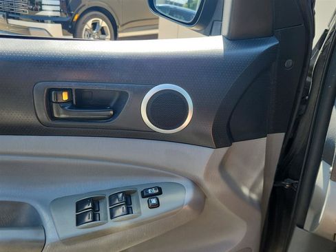 Used 2010 Toyota Tacoma 4x4 Double Cab image 12