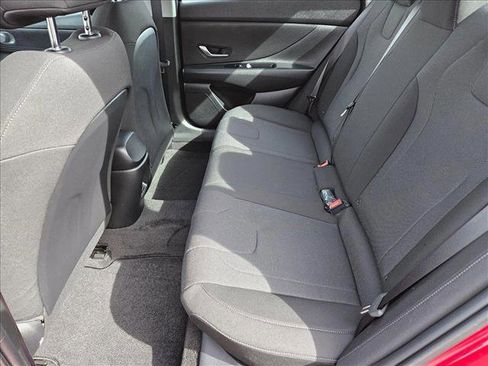 New 2025 Hyundai Elantra SE image 11