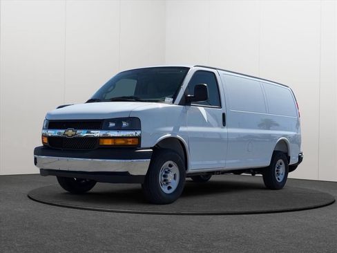 New 2026 Chevrolet Express 2500 RWD image 3
