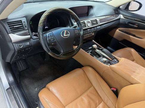 Used 2013 Lexus LS 460 w/ Comfort Pkg RWD image 13