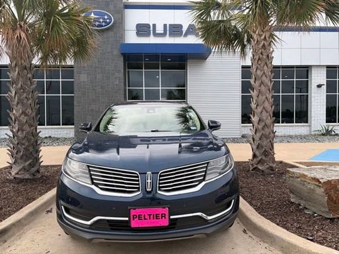 Used 2017 Lincoln MKX Reserve w/ Luxury Package FWD image 2