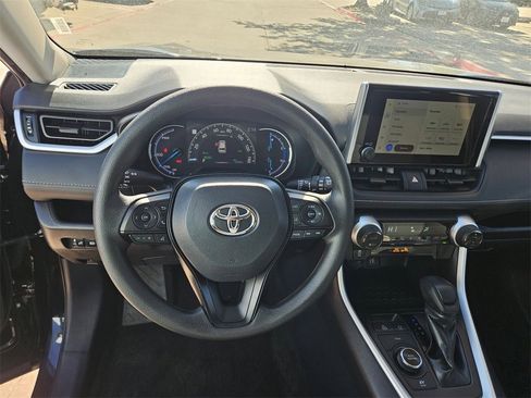 Used 2025 Toyota RAV4 XLE image 16