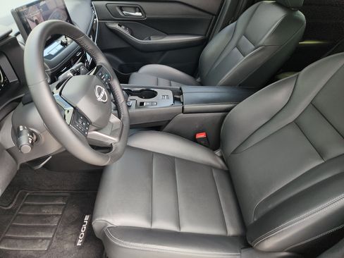 Used 2025 Nissan Rogue SL w/ Tech Package FWD image 15