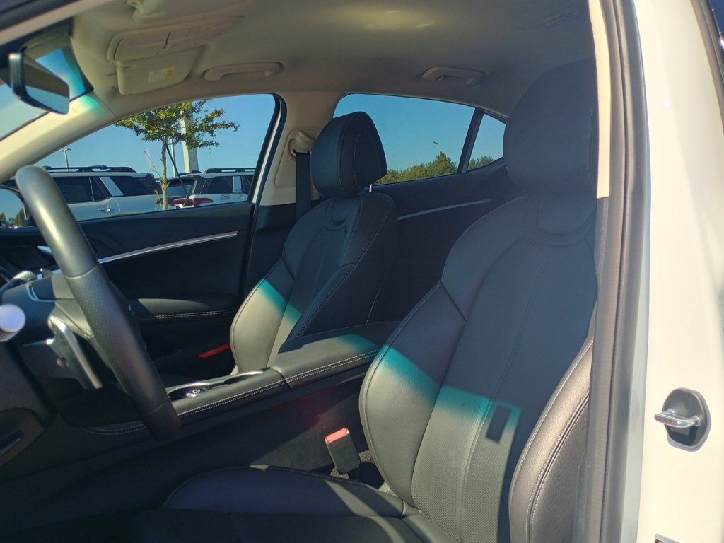 Used 2025 Genesis G70 2.5T AWD/4WD image 13