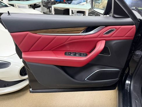 Used 2022 Maserati Levante GT image 18