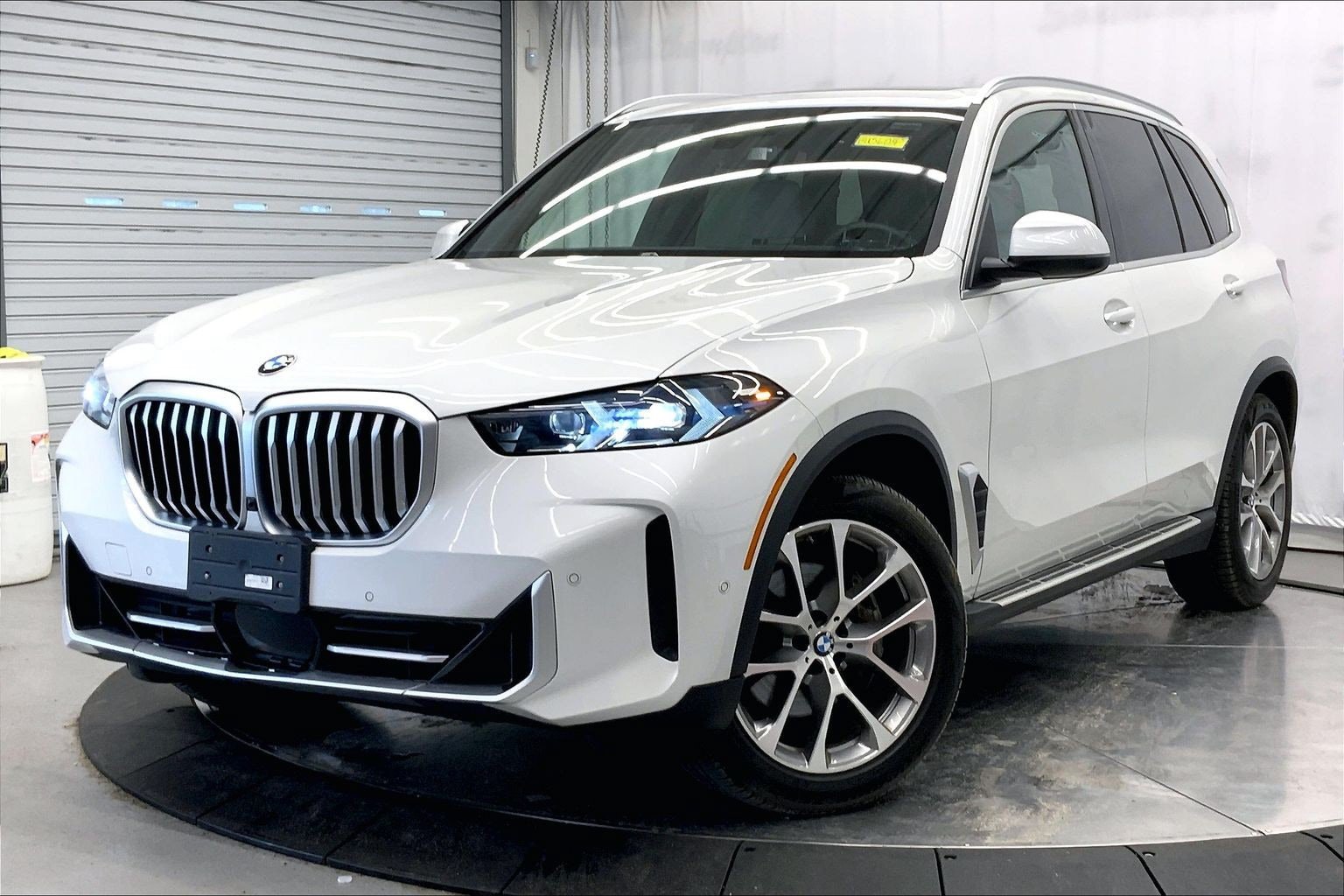 Used 2024 BMW X5 xDrive40i w/ Premium Package AWD/4WD image 1