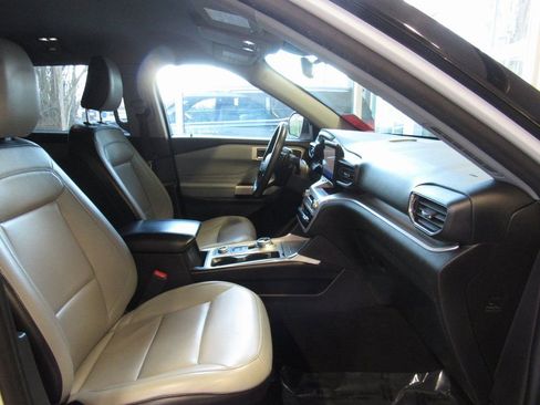 Used 2021 Ford Explorer XLT w/ Equipment Group 202A image 20