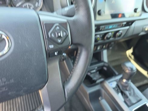 Used 2016 Toyota Tacoma TRD Sport image 15