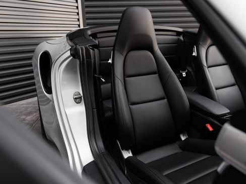 Certified 2017 Porsche 911 Turbo AWD/4WD image 33