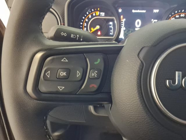 Used 2025 Jeep Gladiator Rubicon w/ Convenience Group AWD/4WD image 22
