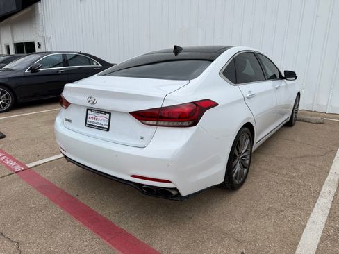 Used 2015 Hyundai Genesis 5.0 RWD image 7