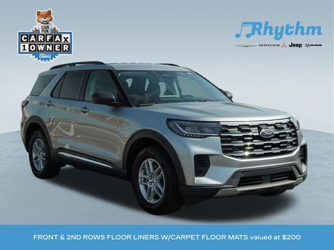 Used 2025 Ford Explorer Active AWD/4WD image 1