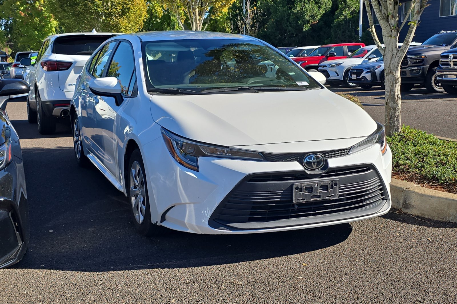 Used 2024 Toyota Corolla LE FWD image 2