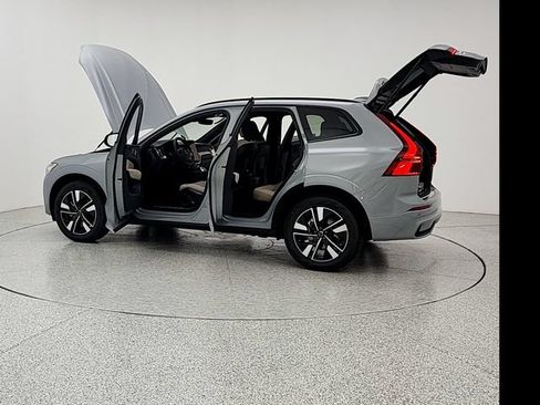 New 2027 Volvo XC60 B5 Core AWD/4WD image 12