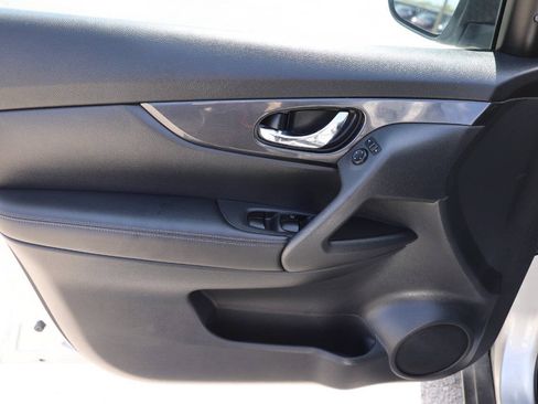 Used 2018 Nissan Rogue S AWD/4WD image 12