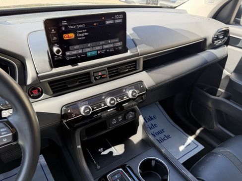 Used 2023 Honda Pilot Touring image 16