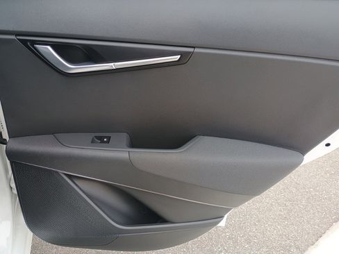 Used 2023 Kia Niro EX image 18