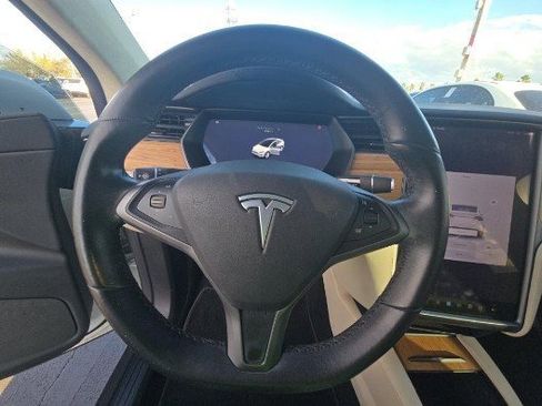 Used 2018 Tesla Model X 75D image 5