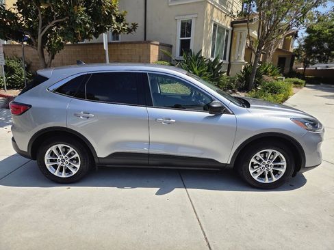 Used 2022 Ford Escape SE w/ Convenience Package FWD image 3