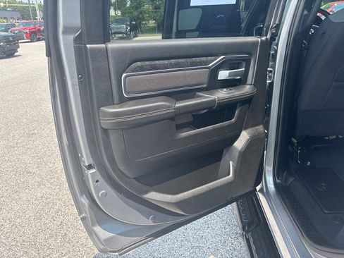 Used 2024 RAM 2500 Big Horn w/ Night Edition AWD/4WD image 15