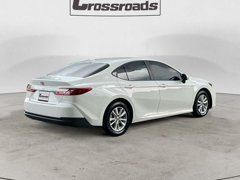 Used 2025 Toyota Camry LE FWD image 5
