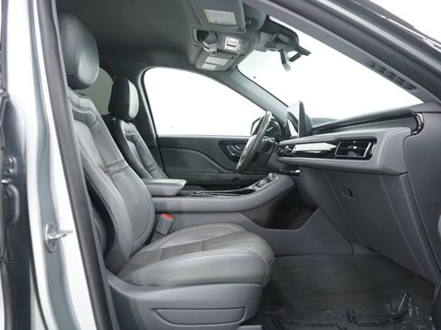 Used 2020 Lincoln Aviator Reserve w/ Elements Package Plus image 11