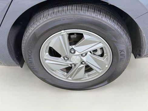 Used 2025 Hyundai Elantra SE w/ Cargo Package FWD image 28
