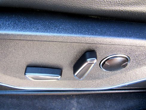 Used 2023 Ford F150 Lariat w/ Equipment Group 502A High image 10