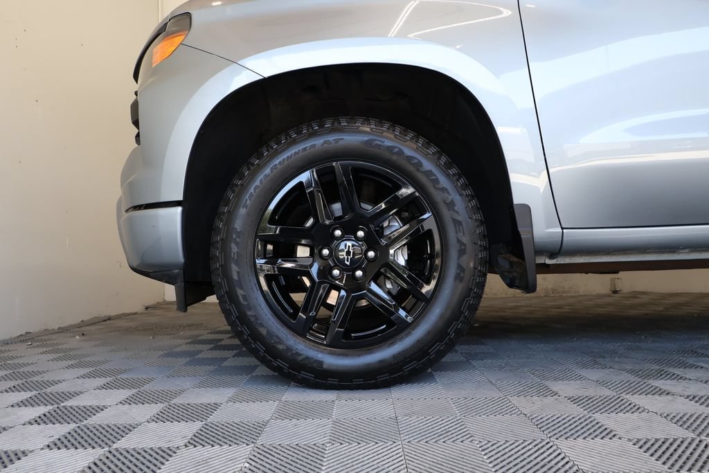Used 2025 Chevrolet Silverado 1500 Custom w/ Turbomax Blackout Package RWD image 9