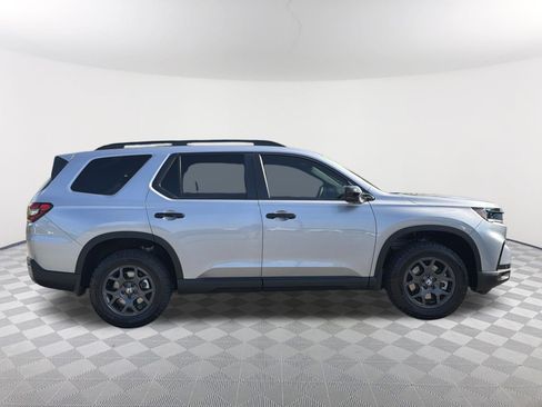 Used 2025 Honda Pilot TrailSport image 17