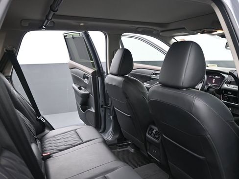 Used 2023 Nissan Rogue Platinum image 28