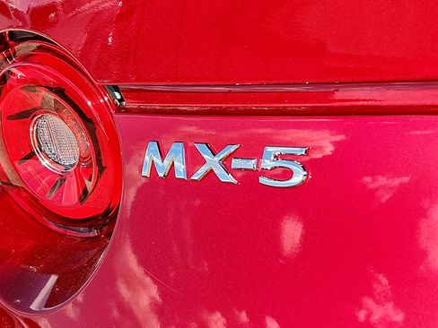 Used 2024 MAZDA MX-5 Miata Club image 8