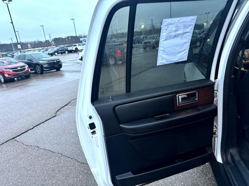 Used 2017 Lincoln Navigator L Select image 13