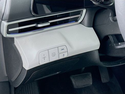 Used 2023 Hyundai Elantra Limited w/ Preferred Accessory Package FWD image 10
