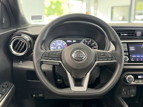 Used 2019 Nissan Kicks SV FWD image 14